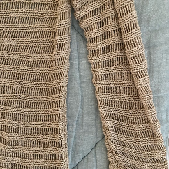 LAST CHANCE Women’s Long-Sleeved V-Necked Open Knit Sweater Size S - Picture 4 of 10